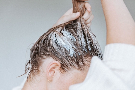 Lời khuyên hữu ích khi bạn bị rụng tóc -  đề. Kể cả khi bạn đã trải qua quy trình cấy tóc, điều quan trọng là phải phân biệt rõ ràng giữa rụng bình thường và rụng sau quá trình cấy tóc.

Nguyên nhân gây rụng tóc khác nhau tùy thuộc vào một số yếu tố, cân điện tử bao gồm di truyền (thường là nguyên nhân gây